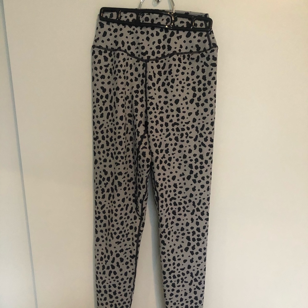 Balance Athletica Snow Leopard Ascend in Gray